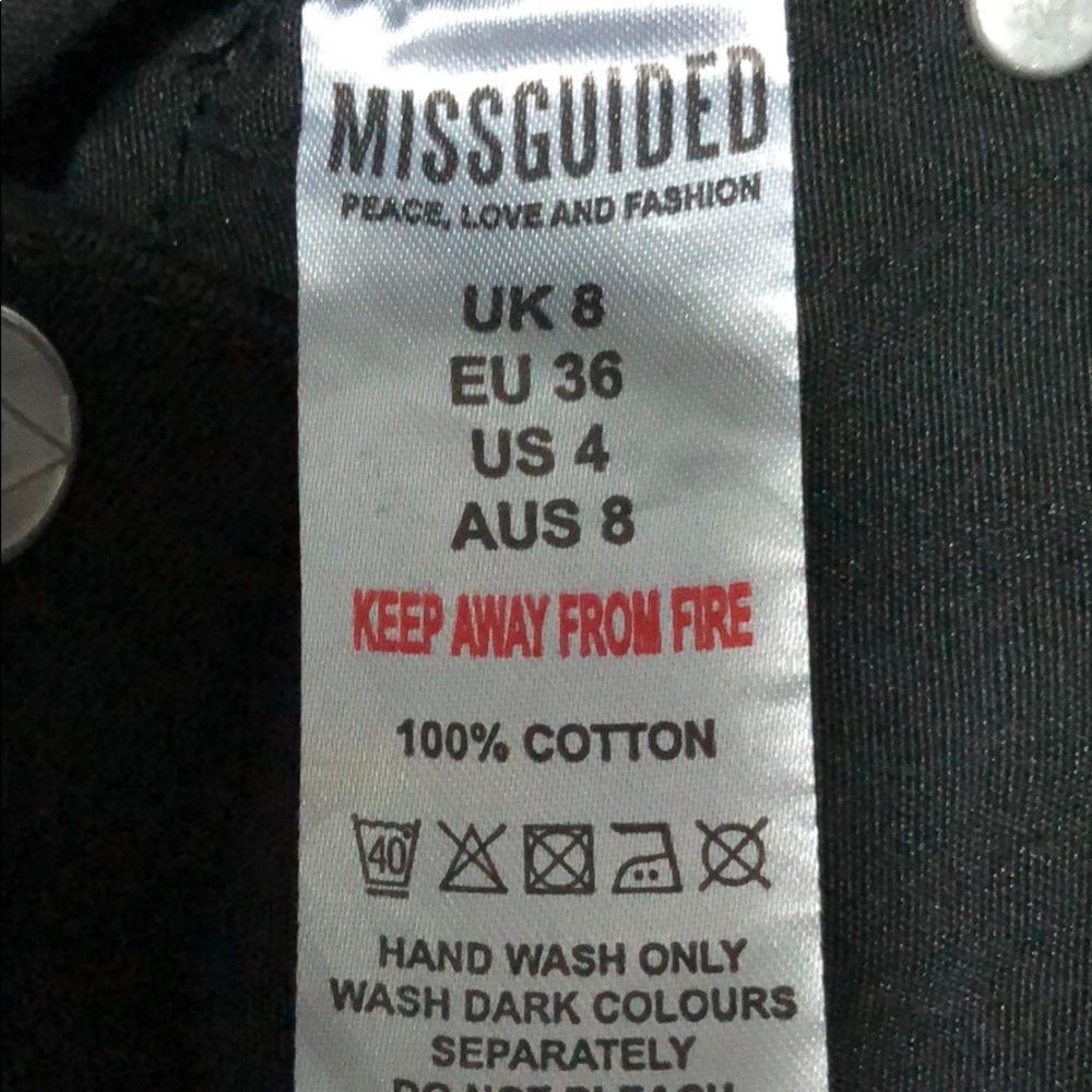 MISSGUIDED BLACK RIPPED SHORTS - Picture 4 of 4